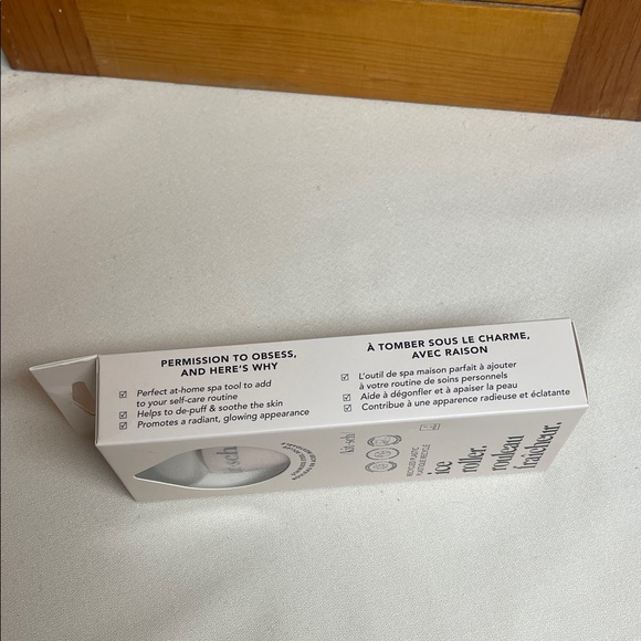 Kitsch Pink Stainless Steel Facial Ice Roller - Picture 8 of 12